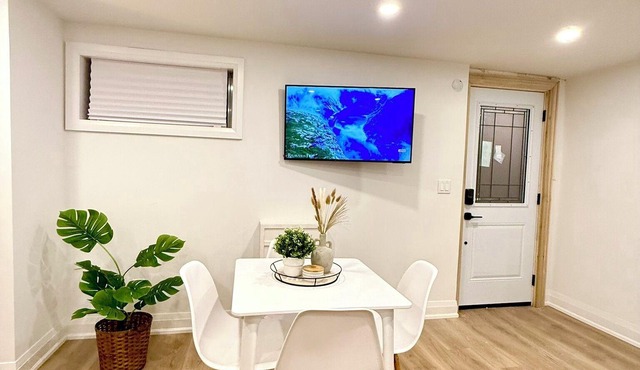 2 Bedroom Trinity Bellwoods Downtown