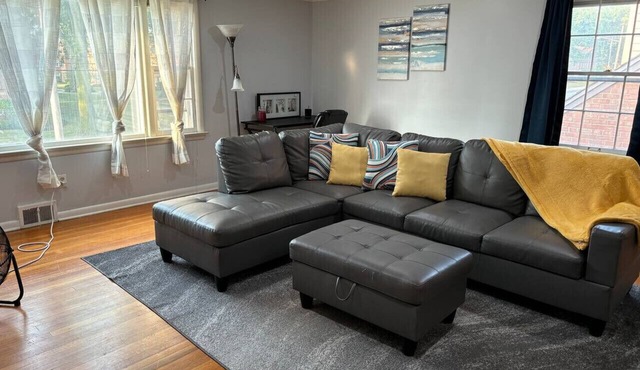 2-Bedroom University Heights home w 2 King Beds