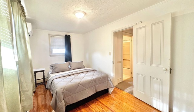 2 Bedroom Unit 5 Min to Walk GMC