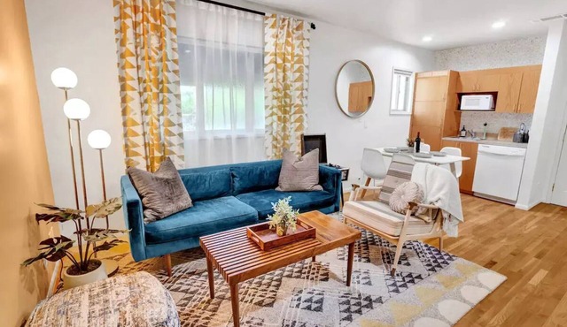 2 Bedroom Unit by Long Beach Airport-KING Bed-W/D-Between Universal/Disneylandn