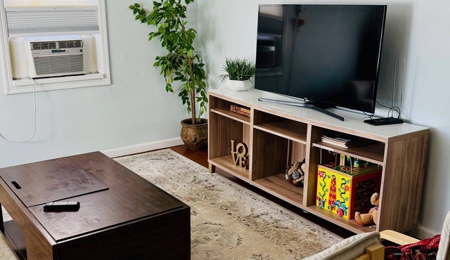 2-bedroom unit private and cozy. Conveniently located near Met Life, NYC, HUMC