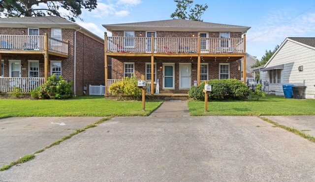 2 BEDROOM UPDATED CHICS BEACH UNIT W. FENCED IN YARD. LIVE LIKE A LOCAL!