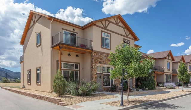 2-bedroom Upper Townhome in peaceful Poncha Springs- Midterm Rental