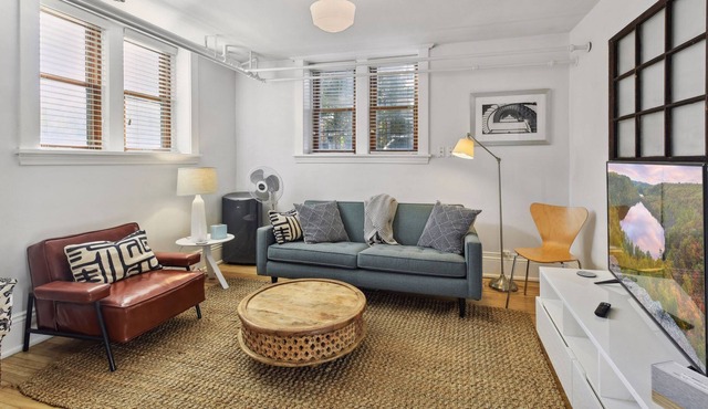 2 Bedroom Urban Nest in Brick Brownstone