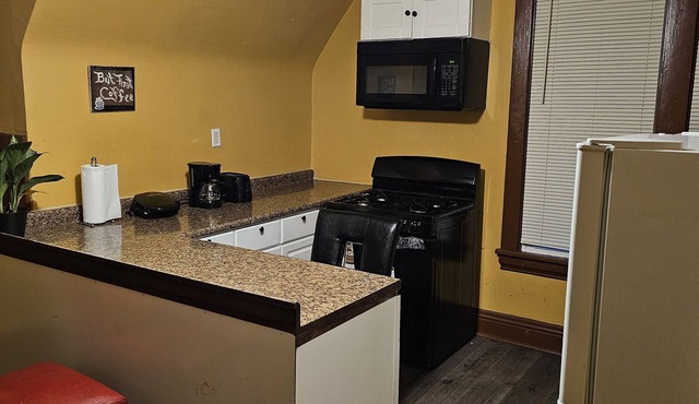 2-bedroom apartment in South Chicago Heights with AC.
