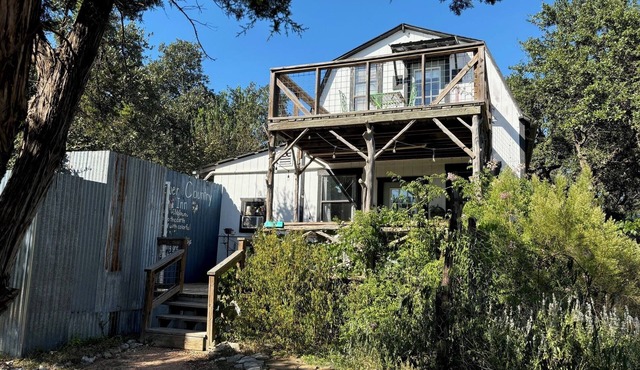 2 Bedroom Vacation Cottage in San Marcos/Wimberley, TX