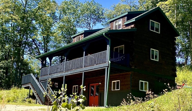 2-bedroom vacation home just 10 minutes from Viroqua's charming downtown