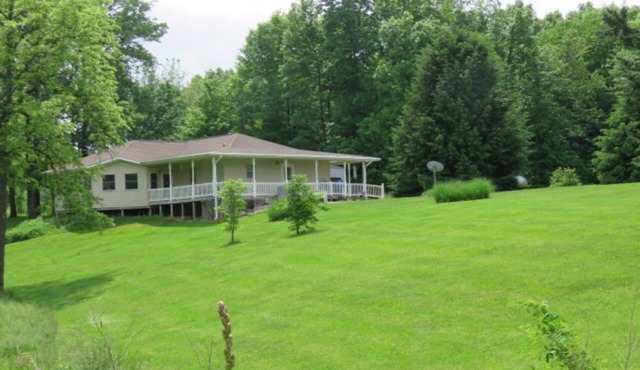 2-bedroom vacation home minutes away from Greencastle and Depauw campus