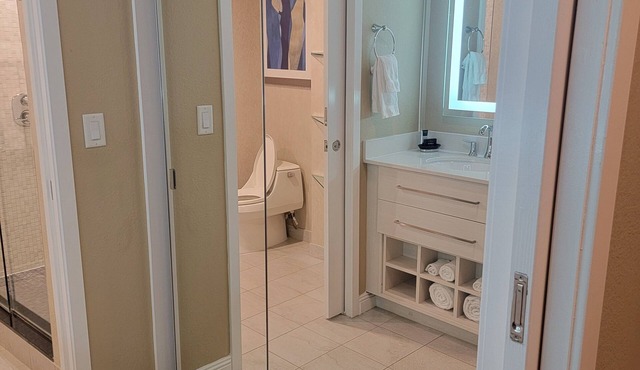 2-bedroom villa hotel in phenomenal Las Vegas with WiFi, AC, fitness room
