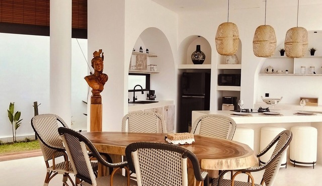 2-bedroom villa, huge pool, close to ubud center