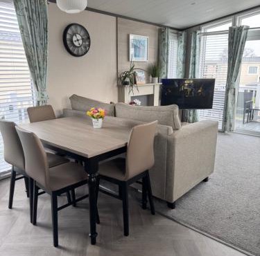 2 Bedroom Villa - Lakeside Holiday Park