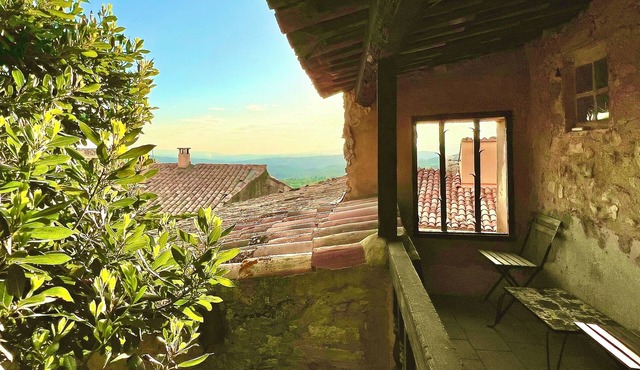 2 Bedroom Village House in Provence, Luberon