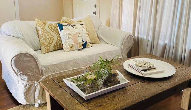 2-Bedroom Vintage Cottage in Sherman, TX