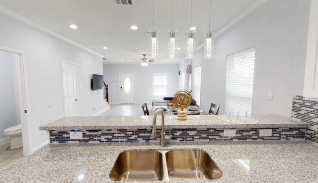 2 bedroom w/ upstairs balcony attached to Master