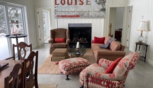 2 Bedroom Waterfront Cottage