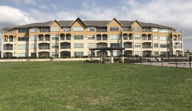 2 Bedroom Waterfront Condo on Richland Chambers Lake