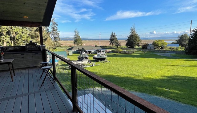 2-bedroom West Side View Apartment in charming Coupeville