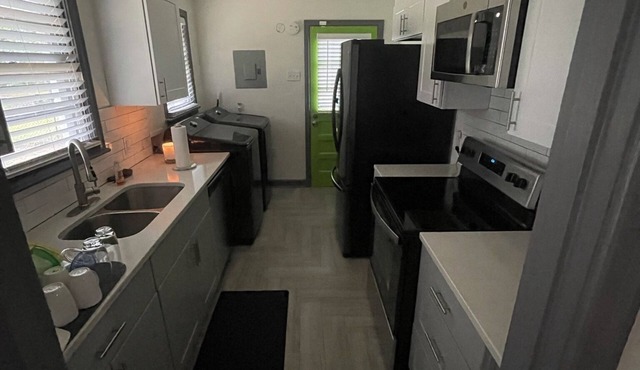 2-Bedroom White House with comfort stay