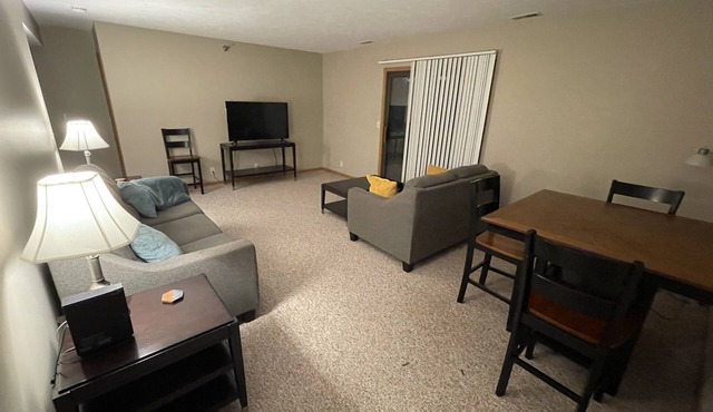 2 Bedroom whole apartment close to Lincoln unit 7.nClose to Branched Oak Lake.