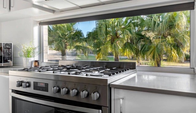 2 Bedroom With A/C Near MovieWorld & Wet’n’Wild