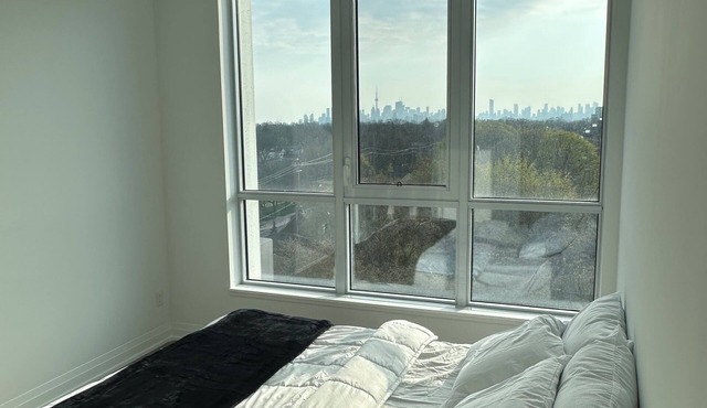 2 BEDROOM WITH CLEAR VIEWS OF THE TORONTO SKYLINE 2KMS FROM WOODBINE BEACH
