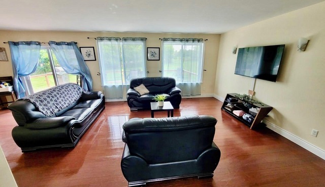 2 Bedroom with free parking-upto 10 parking space