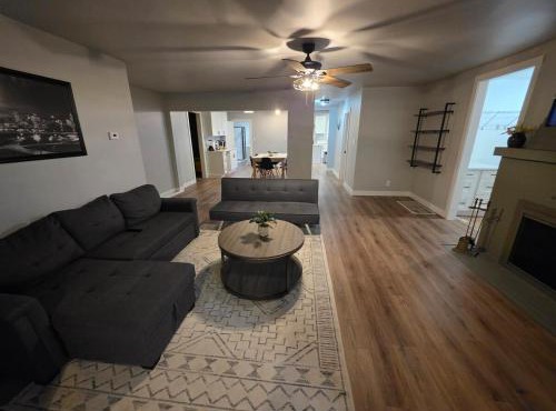 2 Bedroom with King Suite, Large Space, Pet Friendly, Steps from Downtown Jolie