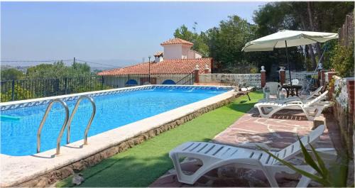 2 Bedroom with private bathroom Family Suite in forest with good view 80m2 large swimming pool in music city Lliria The garden and swimmingpool and garden are shared