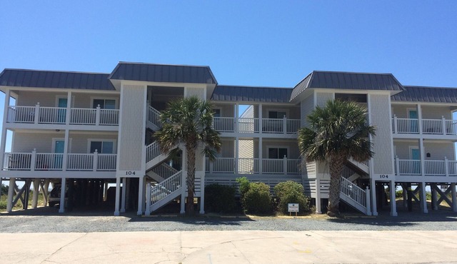 2 bedrooms, 2 bathrooms. Oceanfront condo.