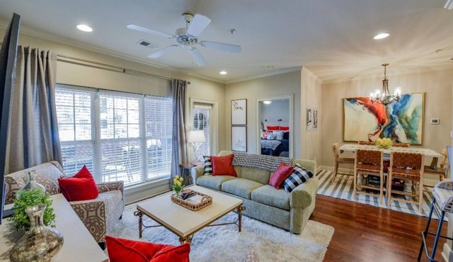 2 Bedrooms, 2 Baths, Sleeps 6 - RTR and Welcome to The Red Elephant