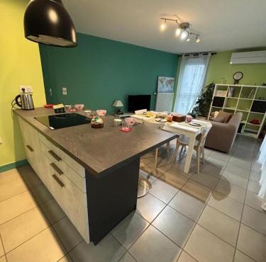 2 bedrooms, air conditioning, garage, metro