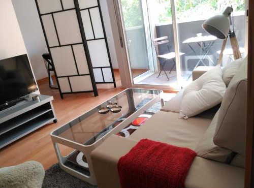 2 BEDROOMS and 2 BATHROOMS FOR 5 PAX, SWIMMING POOL, FREE PARKING and NEAR THE BEACH!