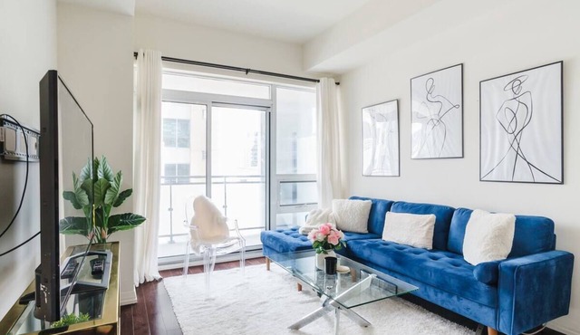 2 bedrooms apartment in a Chic condo in the heart of Toronto
