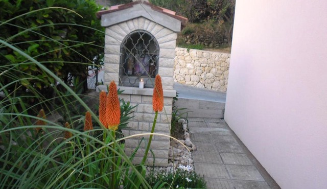 2 bedrooms appartement at Banjol 300 m away from the beach with sea view enclosed garden and wifi