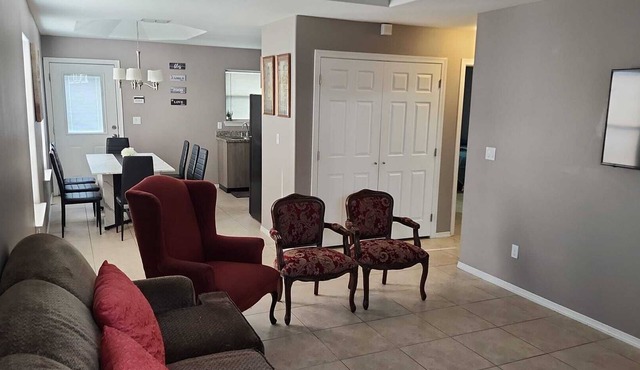 2 Bedrooms Apt near Univeristy