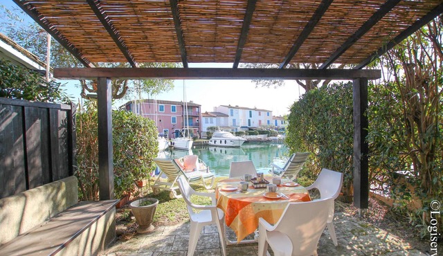 2 Bedrooms house et 10 m mooring near St Tropez