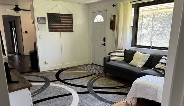 2 bedrooms in a Quiet country neighborhood. 30 minutes from smoky mountains