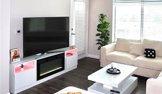 2 Bedrooms Lakeview Loft. Walk to Mill Ave & ASU.