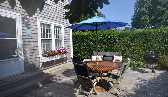 2 Bedrooms + Loft - Sleeps 6 in Beds but max 4 adults- 5 Blocks to Town