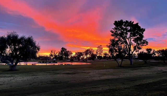 2 Bedrooms on the Golf Course with Mountain Views