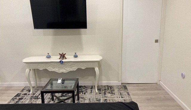 2 Bedrooms/One Bathroom Home in Pleasant Hill, CA