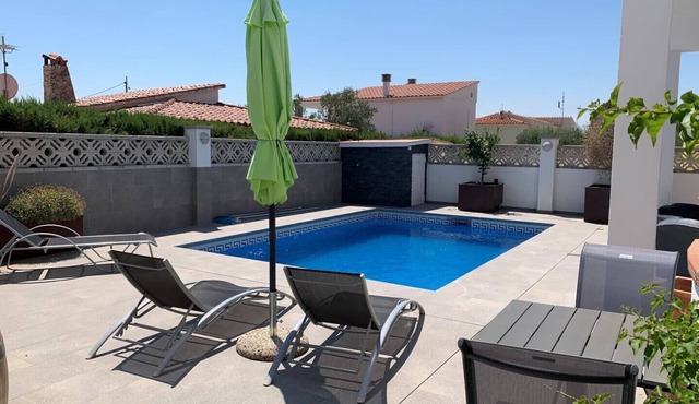 2 bedrooms, privat-pool, internet, air conditioning , parking
