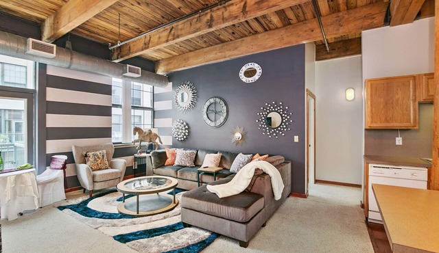 2 bedrooms Resort style condo with POOL and Jacuzzi, Roof Top. River Boardwalk