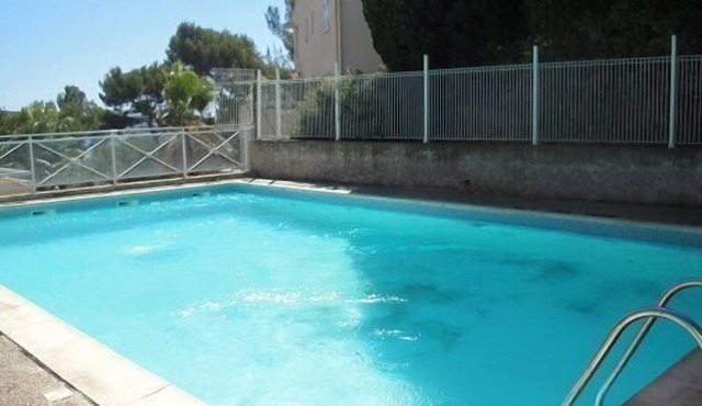 2 bedrooms, swimming pool, washing machine, dishwasher, car park, balcony, private car park