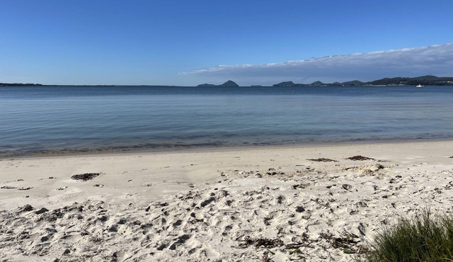 2 Bedrooms w/Pool+Beach within metres of your door