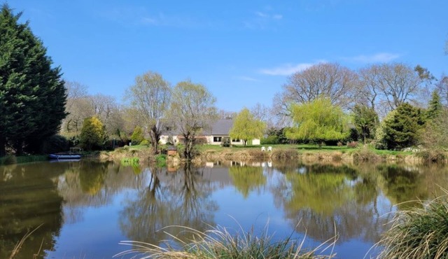 2 bedrooms with private bathroom and kitchenette, swimming pool, spa and sauna.