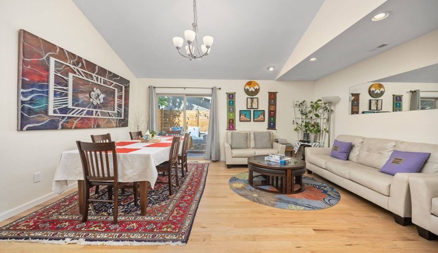 2-beds, 3 baths, 1 office, full kitchen townhome in beautiful Boulder, heat & AC