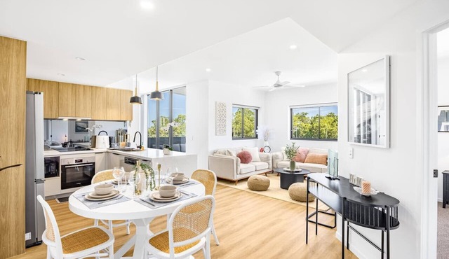 2 Beds Apt Walk to Shops & Trails/12 Mins to CBD