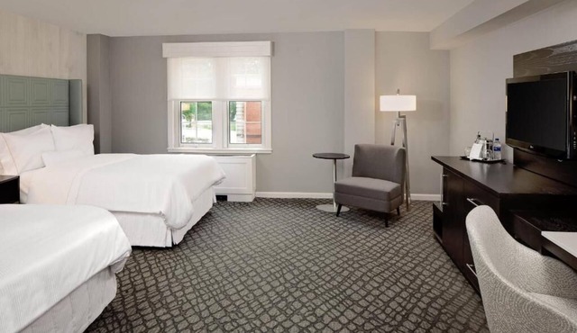 2 Beds Hotel Room with Complimentary Parking & Wine Bar Access - Pets Allowed