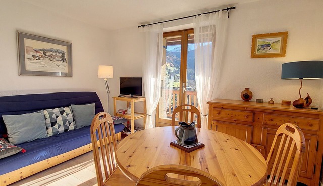 2 bELLV010 Bright three rooms in the center of the village